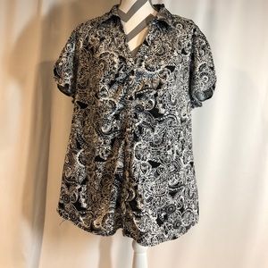 Like New Apt 9 Black and White Top Size 2X